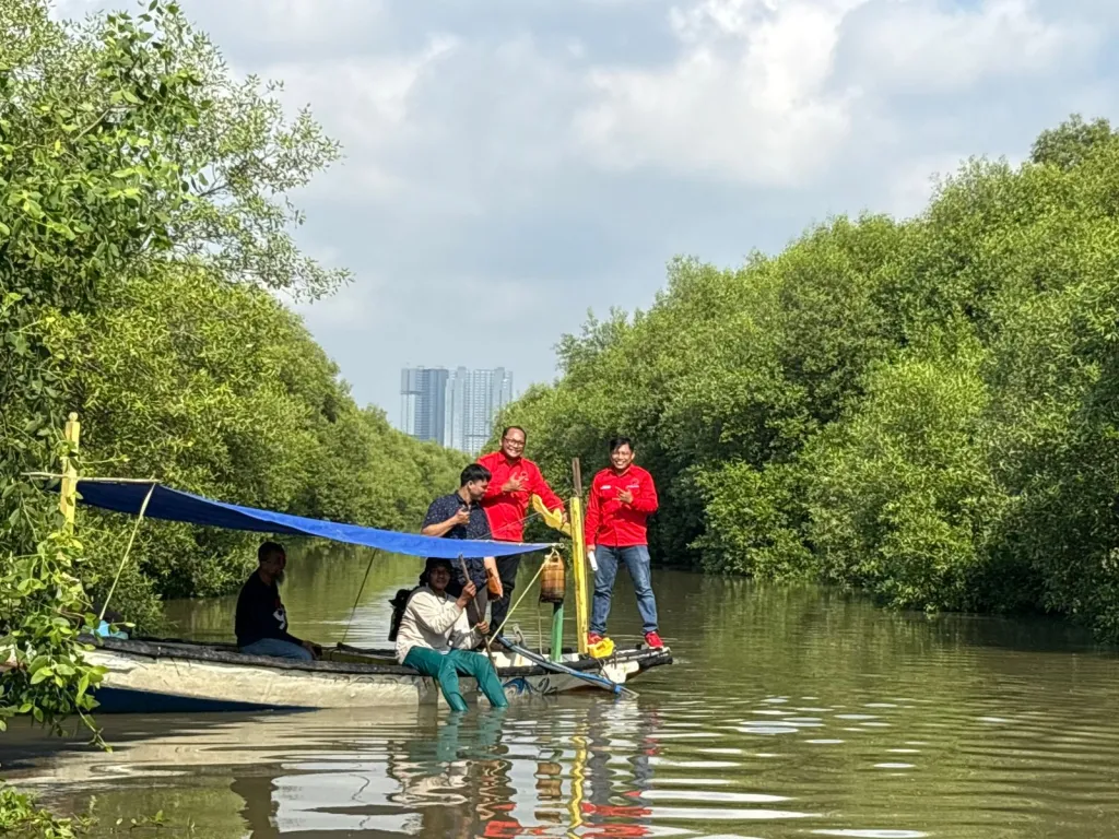 Baca juga : Sisir Kawasan Mangrove, PAC PDIP Kecamatan Bulak Petakan Dinamika Abrasi–Akresi Pesisir Surabaya