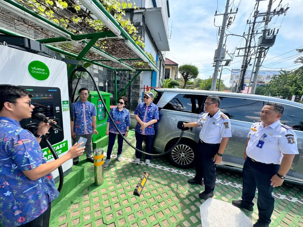 Gandeng Utomo Charge Plus, Pemkot Surabaya Sediakan SPKLU di 5 Lokasi Strategis, Cek Titiknya!