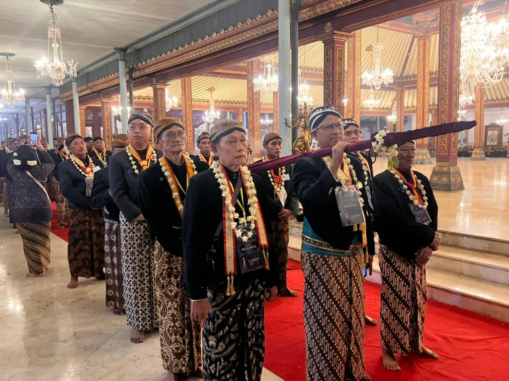 Ribuan Warga Padati Solo, Kirab Malam 1 Suro Karaton Surakarta Hadiningrat Berlangsung Khidmat