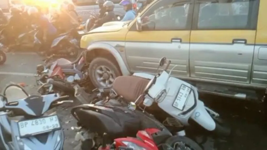 Sopir Penabrak 8 Motor di Simpang Kabil Diduga Pegawai BP Batam, Polisi Masih Dalami Penyebab Kecelakaan
