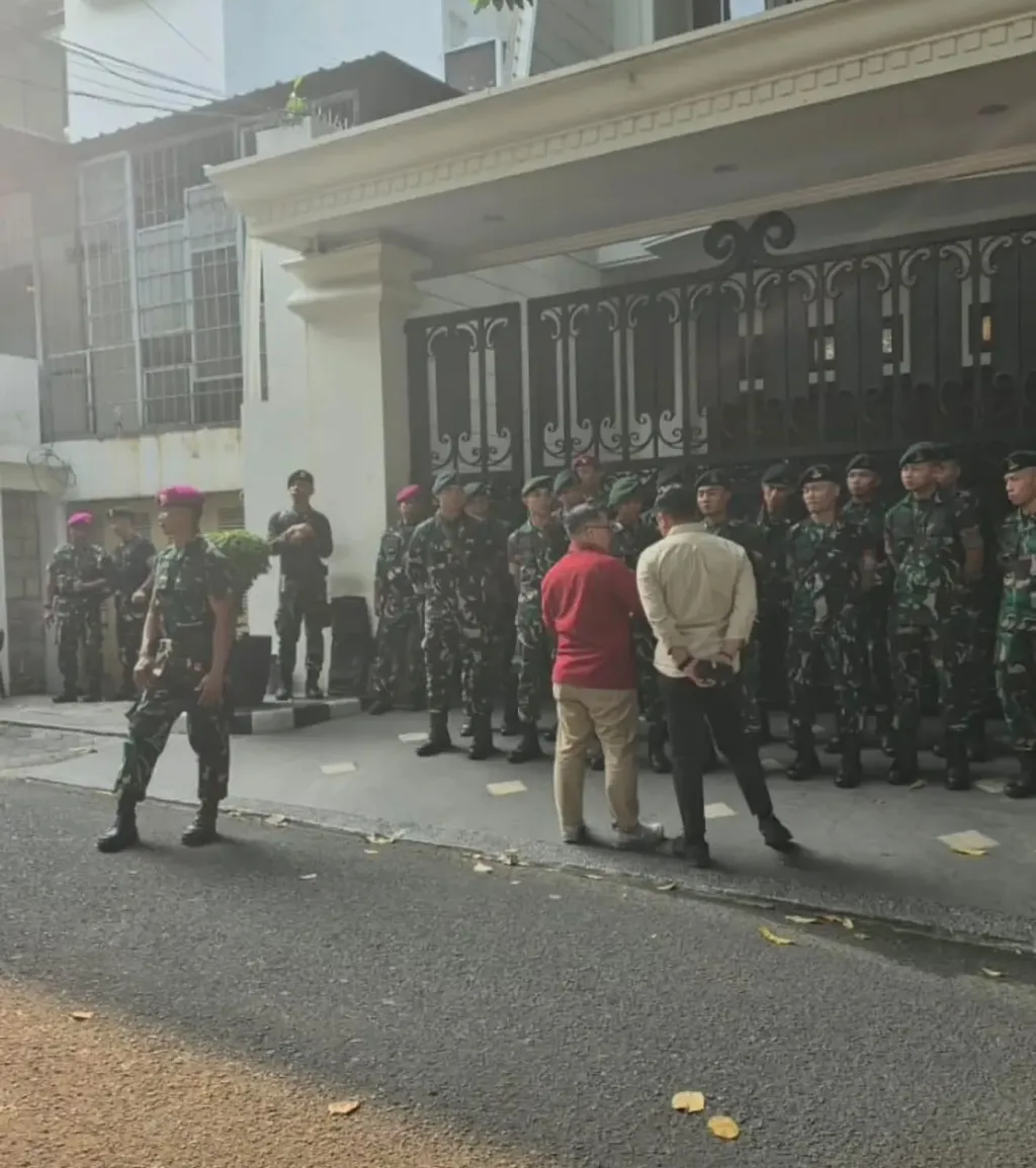 Rumah Jampidsus Febrie Adriansyah Dijaga Ketat Puluhan Personel TNI
