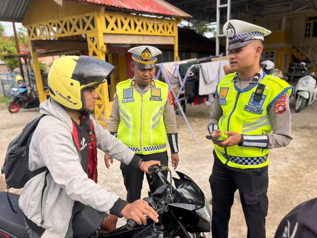 Ditlantas Polda Sulbar melaksanakan uji coba penerapan aplikasi E‑Teguran