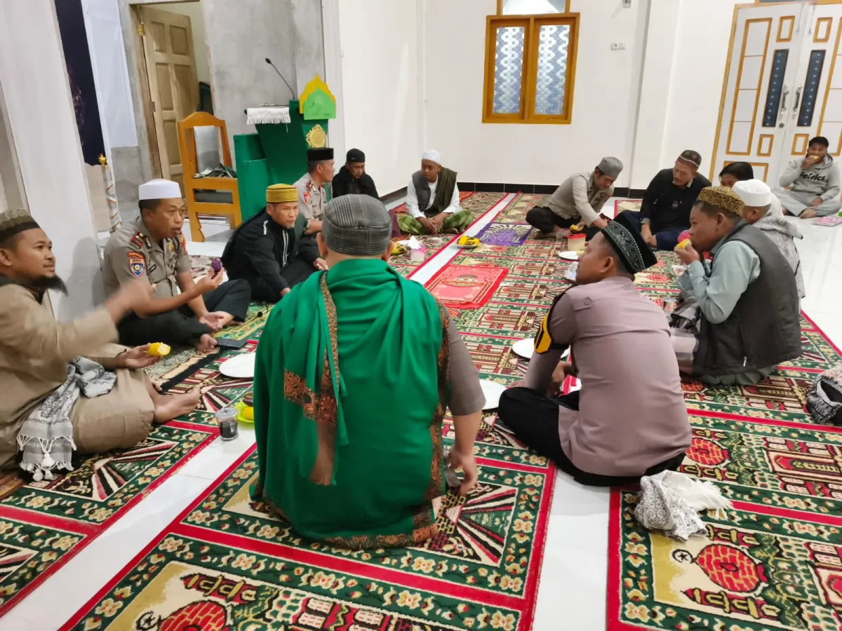 Dekatkan Diri ke Masyarakat, Jajaran Polres Mamasa Gelar Subuh Keliling dan Dialog Kamtibmas
