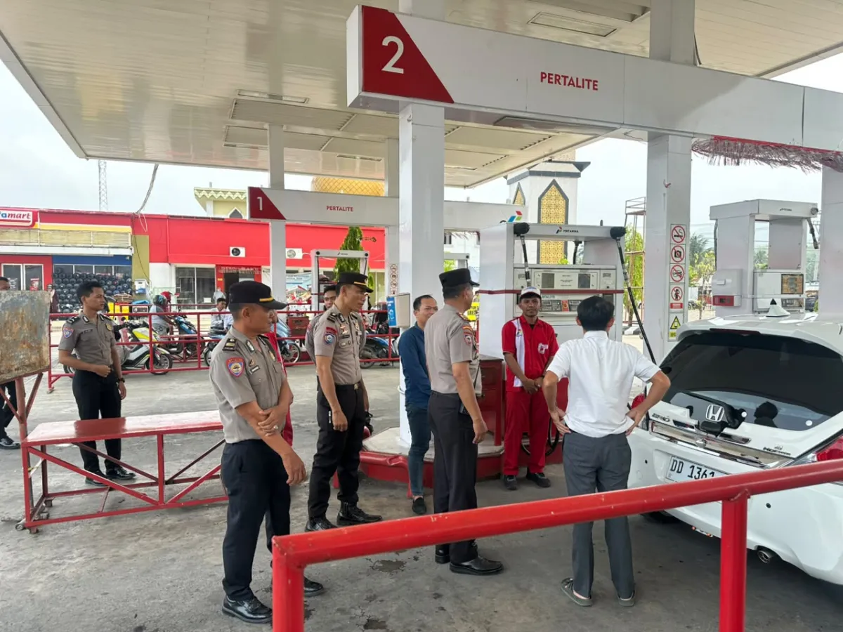 Cegah Antrian dan Penyalahgunaan BBM, Ditbinmas Polda Sulbar Beri Himbauan ke Pengelola SPBU Simbuang dan Kali Mamuju