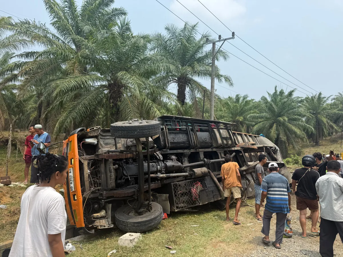 Sigap Tangani Kecelakaan Truk Pengangkut Minyak Kita, Ditlantas Polda Sulbar Imbau Pengemudi Utamakan Keselamatan