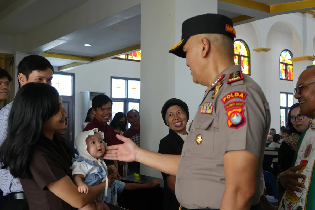 Titip Doa, Dengarkan Harapan: Kehangatan Minggu Kasih Kapolda Sulbar di Gereja Santa Maria