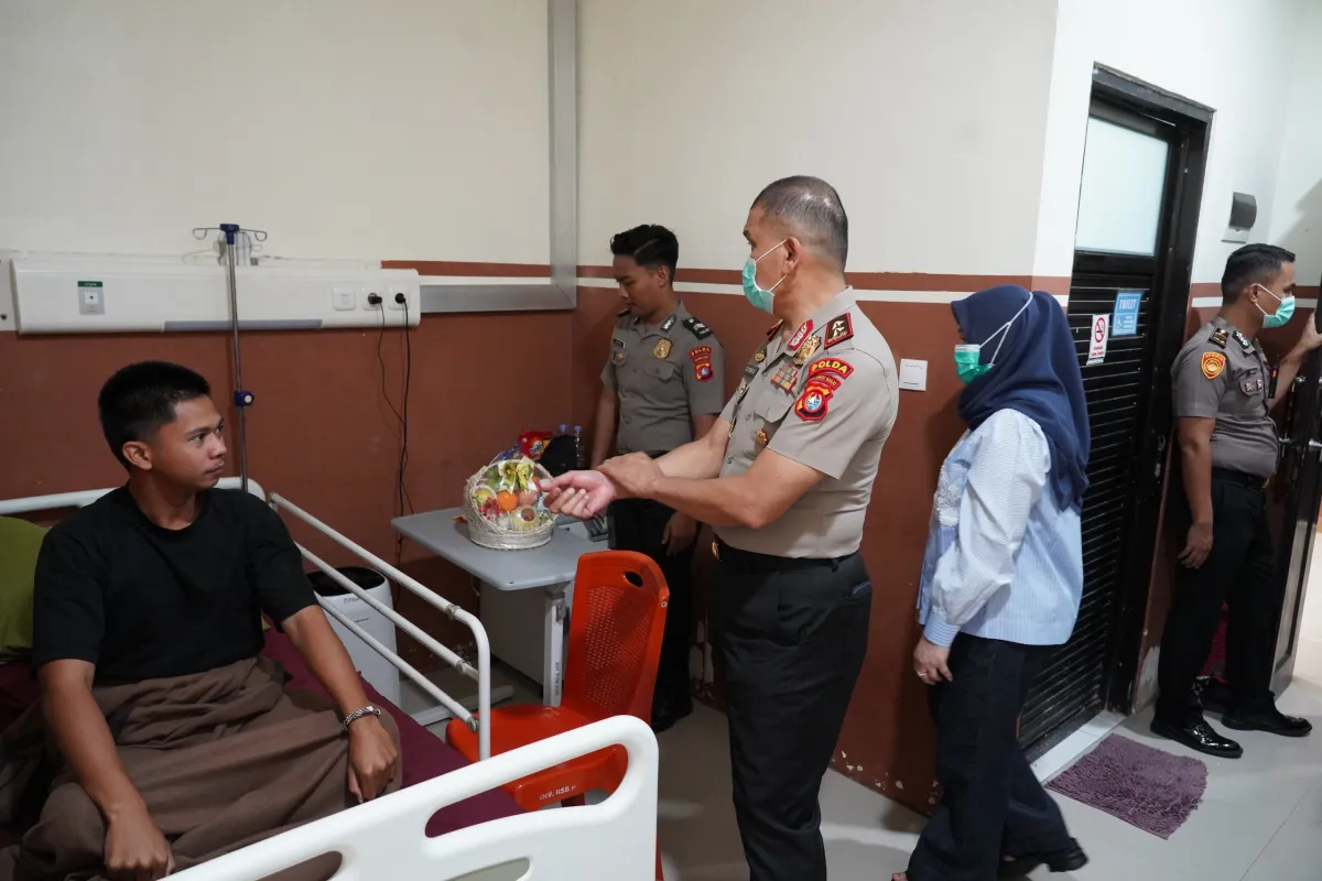 Bukan Sekadar Pimpinan, Tapi Orang Tua: Hangatnya Doa Kapolda Sulbar di Rumkit Bhayangkara Lewat Momentum Minggu Kasih