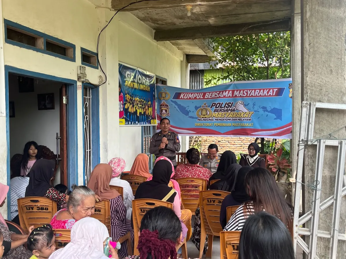 Satgas Preemtif Polda Sulbar blusukan ke permukiman warga di Jalan Andi Dai Lorong Nelayan untuk mengedukasi keselamatan berkendara