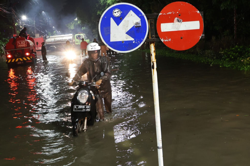 Banjir di Surabaya pada Minggu malam (4/1/2026)
