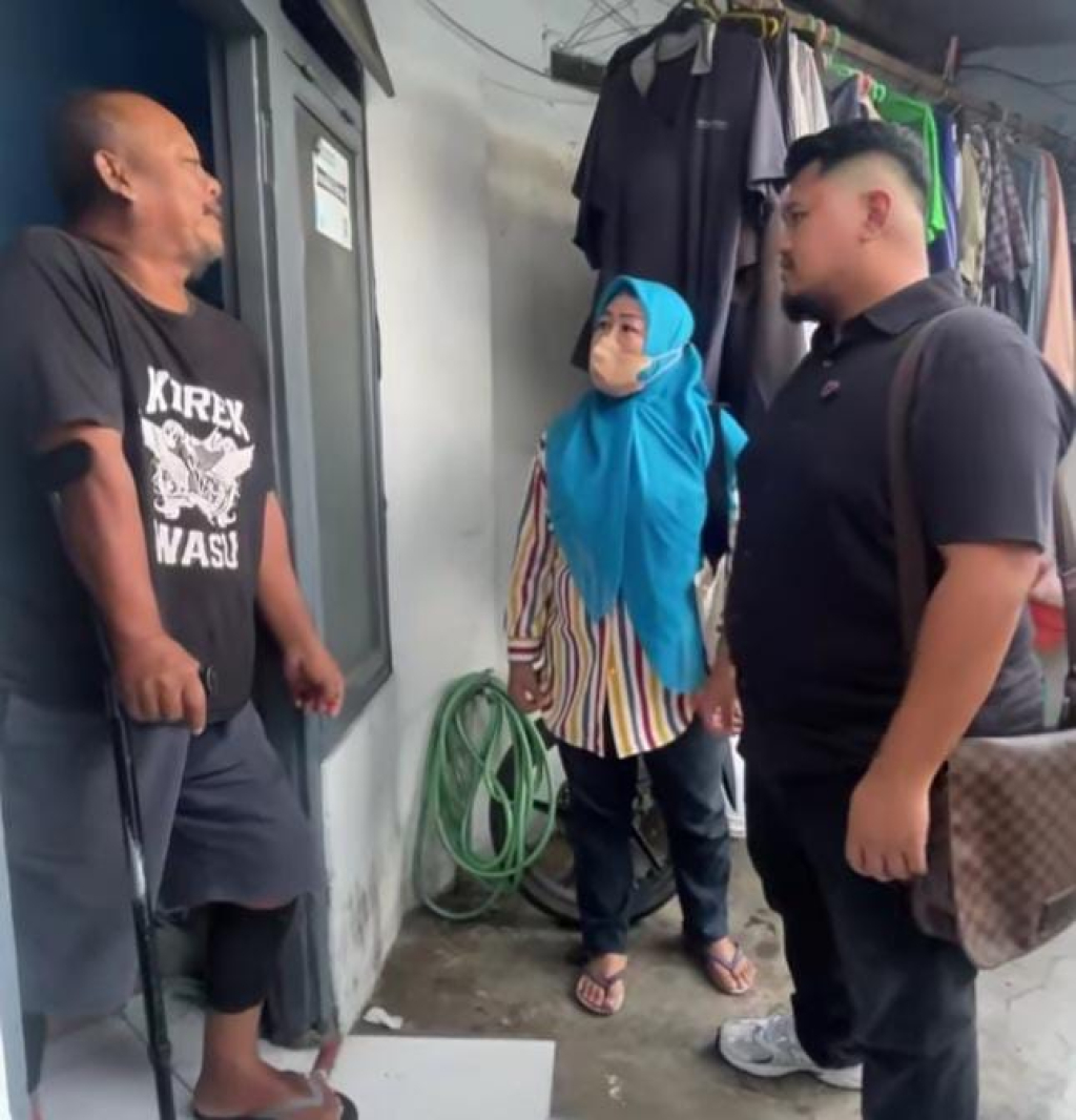 Arjuna Rizki Kresnayana melakukan kunjungan ke rumah warga Pulo Wonokromo