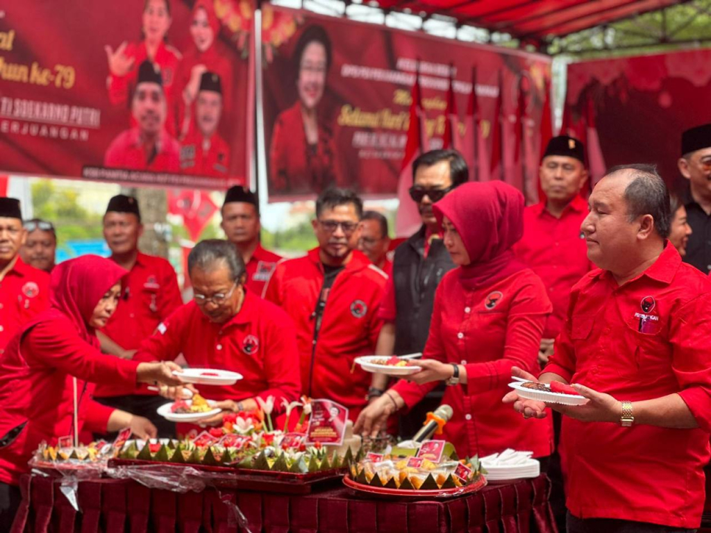 DPD PDI Perjuangan Kepulauan Riau menggelar perayaan ulang tahun ke-79 Ketua Umum PDI Perjuangan, Megawati Soekarnoputri