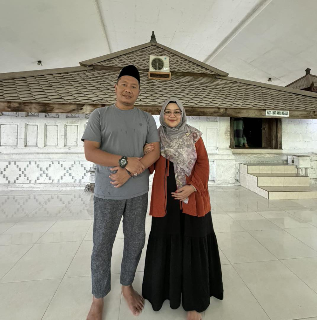 Gus H. Andika Setya Atmaja bersama Neng Yenna Rachman