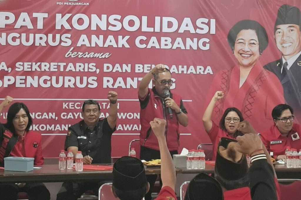 Ketua DPC PDIP Surabaya Armuji