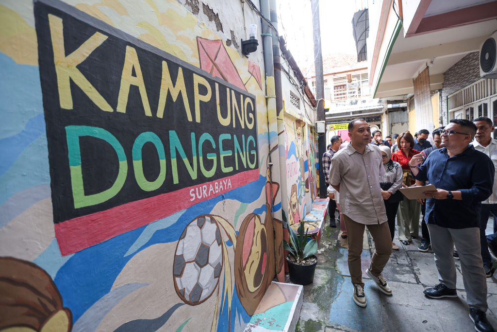 Wali Kota Eri Cahyadi mengunjungi kampung RW 9 Lemah Putro