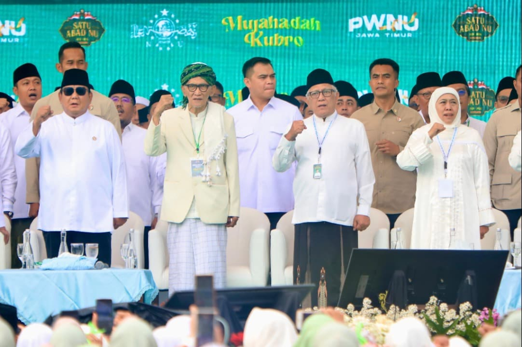 Gubernur Khofifah Indar Parawansa mendampingi Presiden Prabowo Subianto