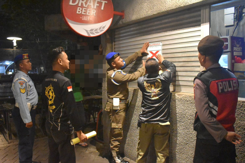 Satpol PP segel restoran yang jual miras di bulan Ramadhan