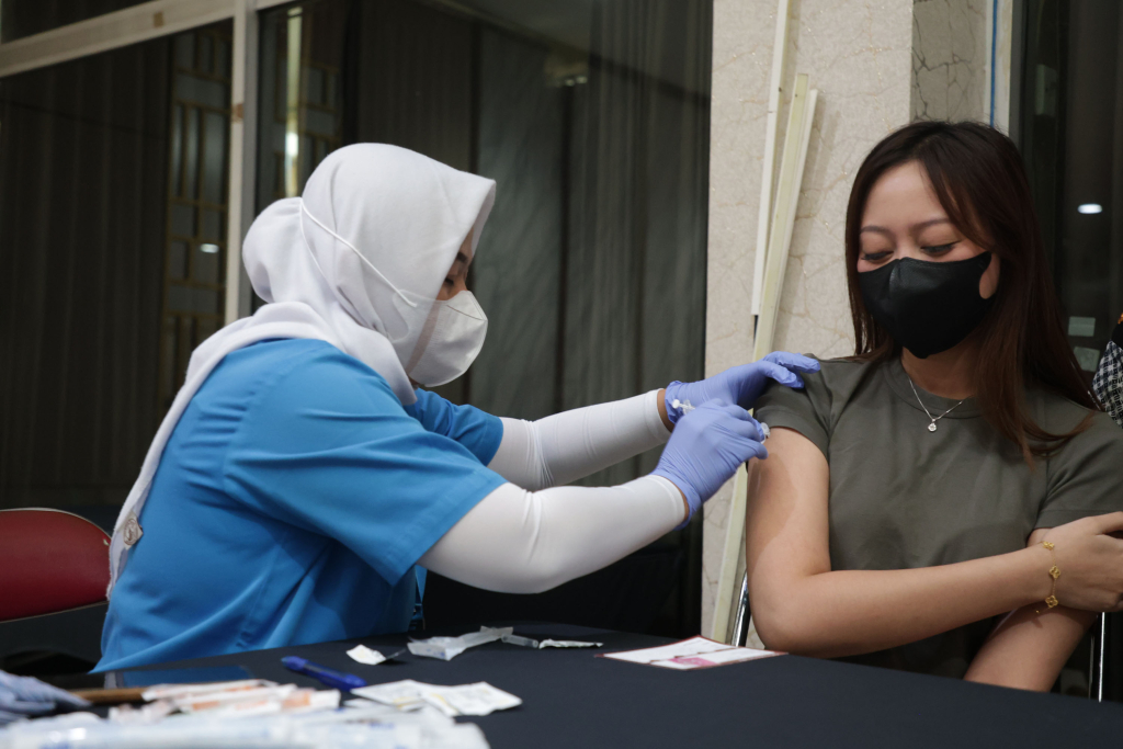 Pemkot Surabaya menggelar kegiatan Vaksinasi HPV di Gedung Wanita Candra Kencana