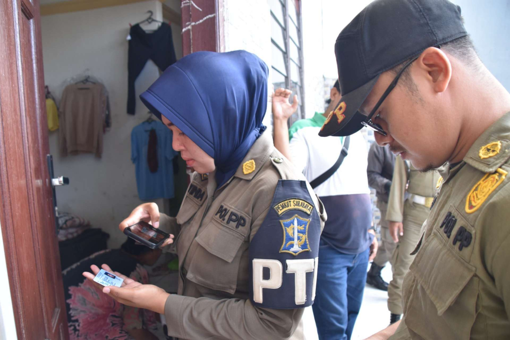 Operasi yustisi untuk mencegah arus urbanisasi di Surabaya