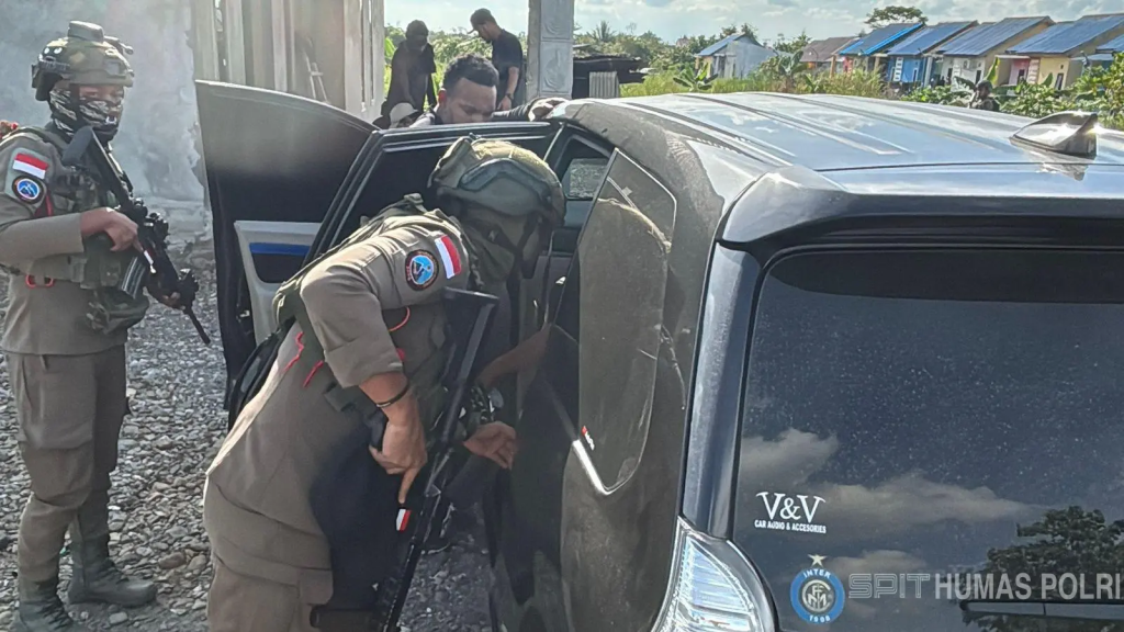 Seorang pria yang diduga terlibat dalam penyebaran propaganda dan provokasi ditangkap petugas di Mimika.