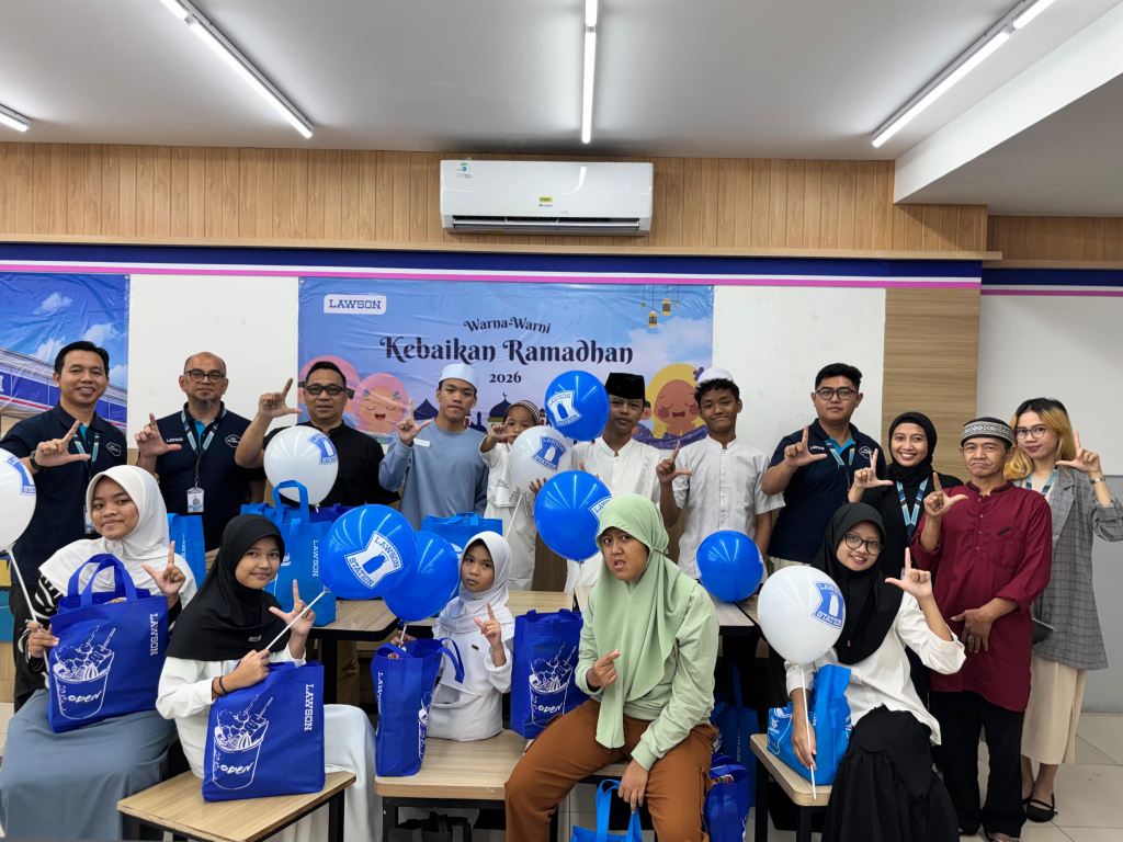 Kegiatan berbuka puasa bersama yang digelar Lawson