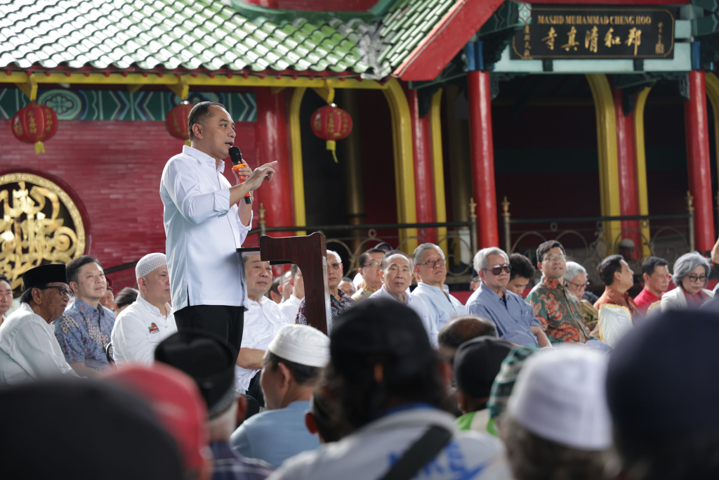 Pembagian zakat di Masjid Cheng Hoo Surabaya