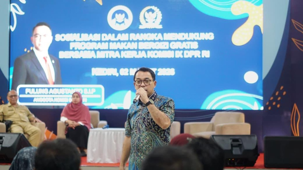 anggota Komisi IX DPR RI, Pulung Agustanto, menggelar kegiatan sosialisasi Program Makan Bergizi Gratis (MBG) di Gedung Desa Tulungrejo, Kecamatan Pare, Kabupaten Kediri