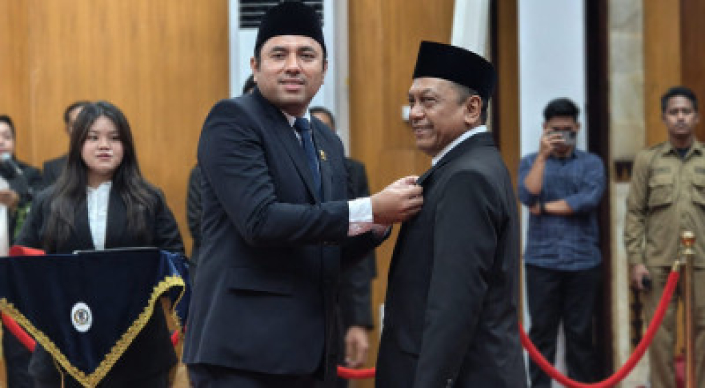 Pelantikan Anas Karno di DPRD Surabaya