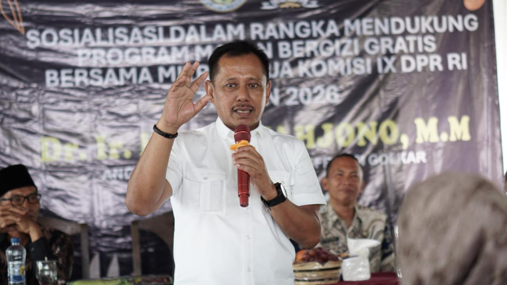 Anggota Komisi IX DPR RI, Heru Tjahjono saat sosialisasi MBG di Desa Kaligentong, Kecamatan Pucanglaban, Kabupaten Tulungagung