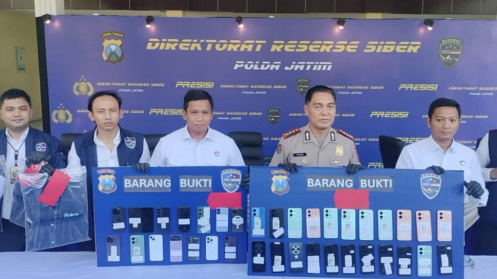 Rilis penipuan jual beli mobil oleh polda Jatim.