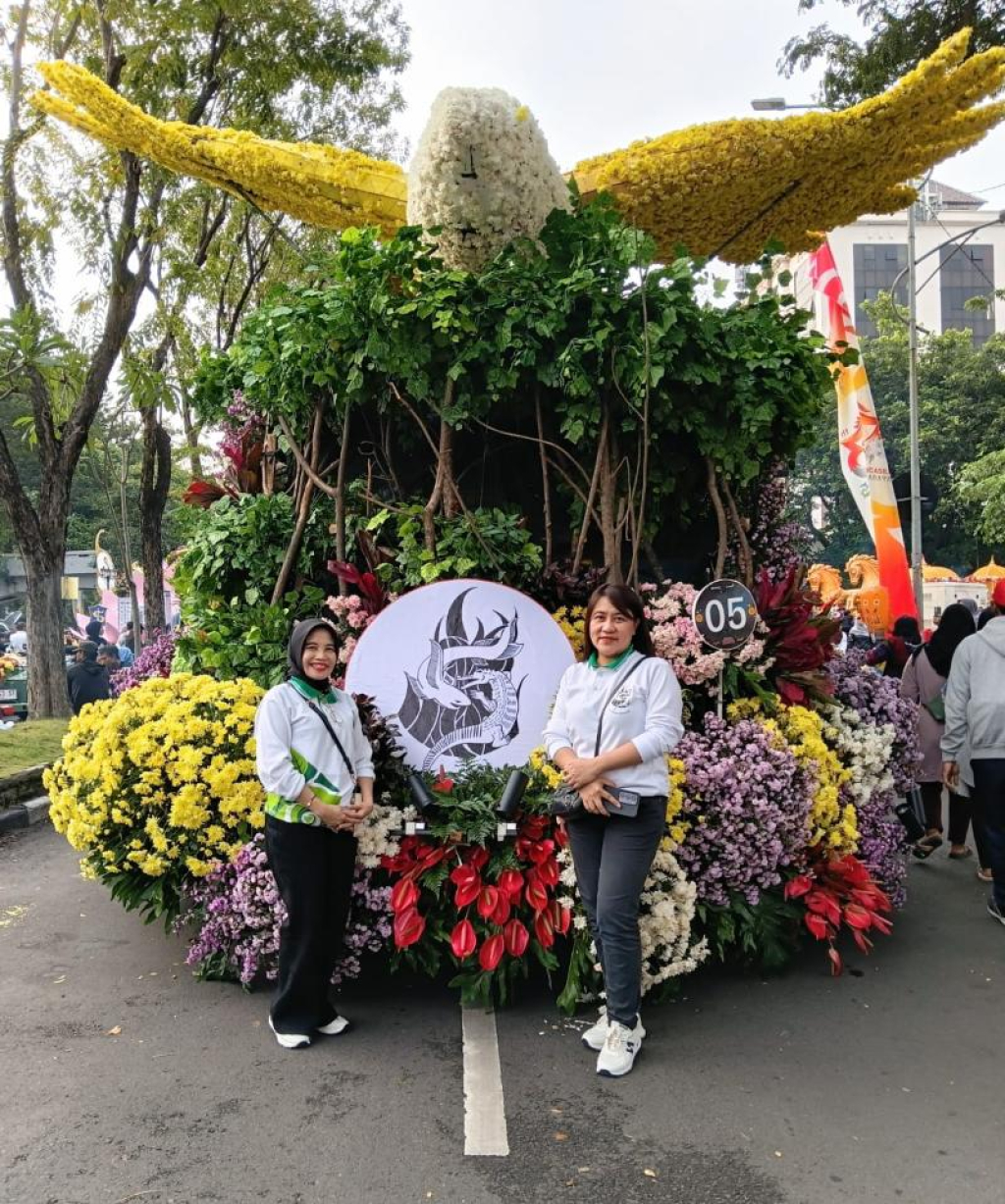 Perumda Kebun Binatang Surabaya (KBS) turut ambil bagian dengan menghadirkan parade bunga bertema “Garden of Hope”