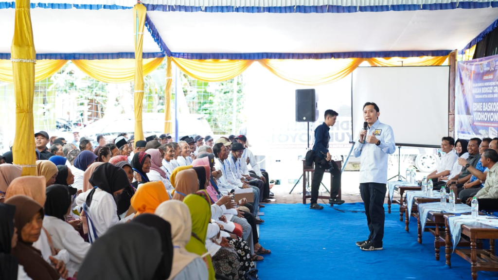 Anggota Komisi XII DPR RI, Edhie Baskoro Yudhoyono (Ibas) menggelar sosialisasi program MBG di Desa Cokrokembang, Kecamatan Ngadirojo, Kabupaten Pacitan