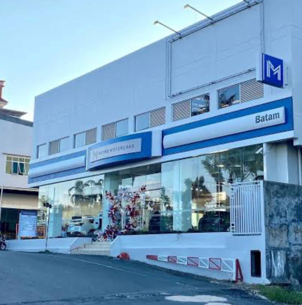 Kasus sengketa pembelian mobil mewah antara seorang konsumen dengan salah satu dealer di Batam