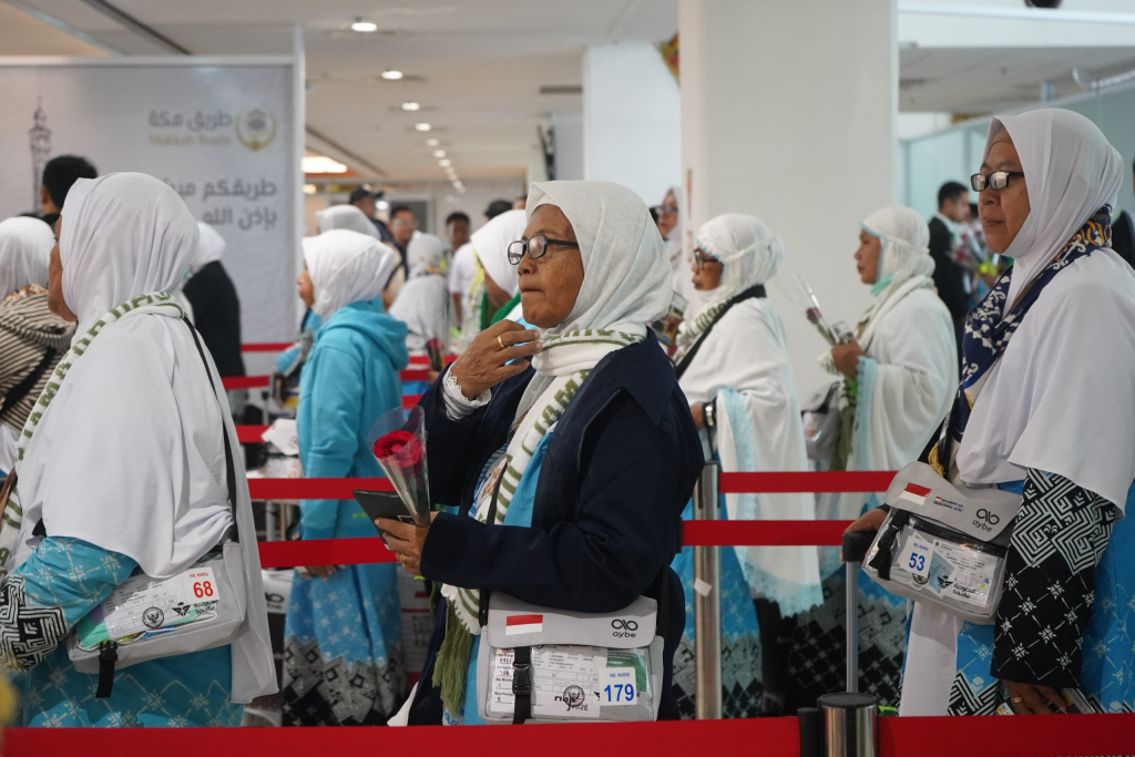 Calon jamaah haji berangkat dari Bandara Juanda Surabaya