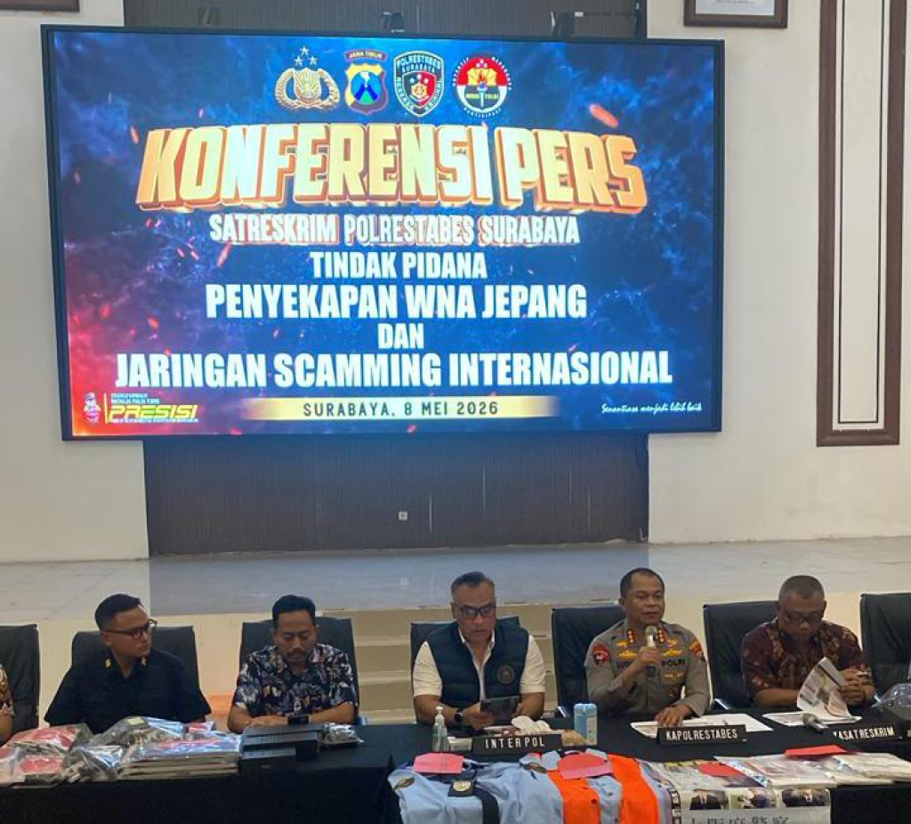 Kapolrestabes Surabaya Luthfie Sulistiawan merilis dugaan penipuan online, penyekapan, perdagangan orang yang libatkan 40-an WNA.