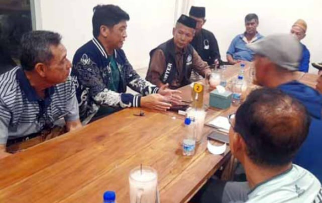Malam Minggu Ngopi Bareng yang digelar LPMK Babat Jerawat bersama Anggota Komisi D DPRD Surabaya, Agus Mashuri