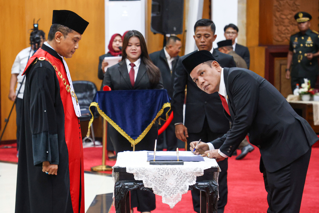 Pelantikan Syaifuddin Zuhri sebagai sebagai Ketua DPRD Kota Surabaya periode 2024-2029