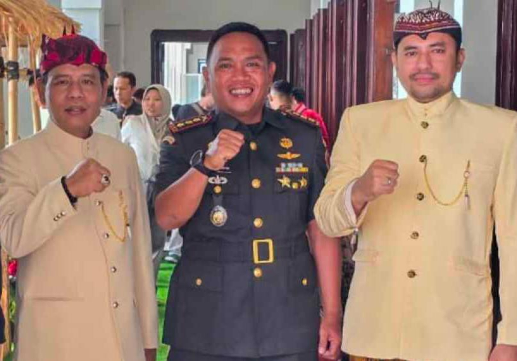 Syaifuddin Zuhri (kiri)