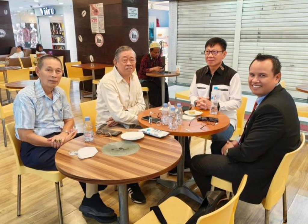 Poltak Silitonga bersama Santoso Wijaya pemilik PT PMM. (Foto: Istimewa)