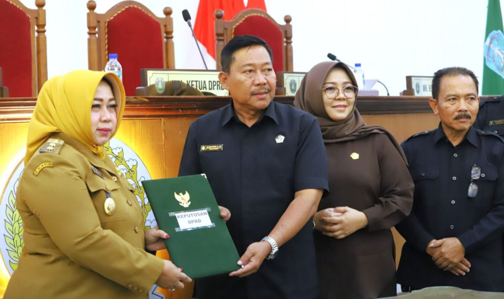 Plt Bupati Ponorogo Lisdyarita dan Ketua DPRD Ponorogo Dwi Agus Prayitno