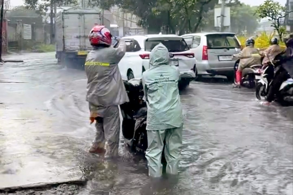Banjir di kawasan Sukomanunggal