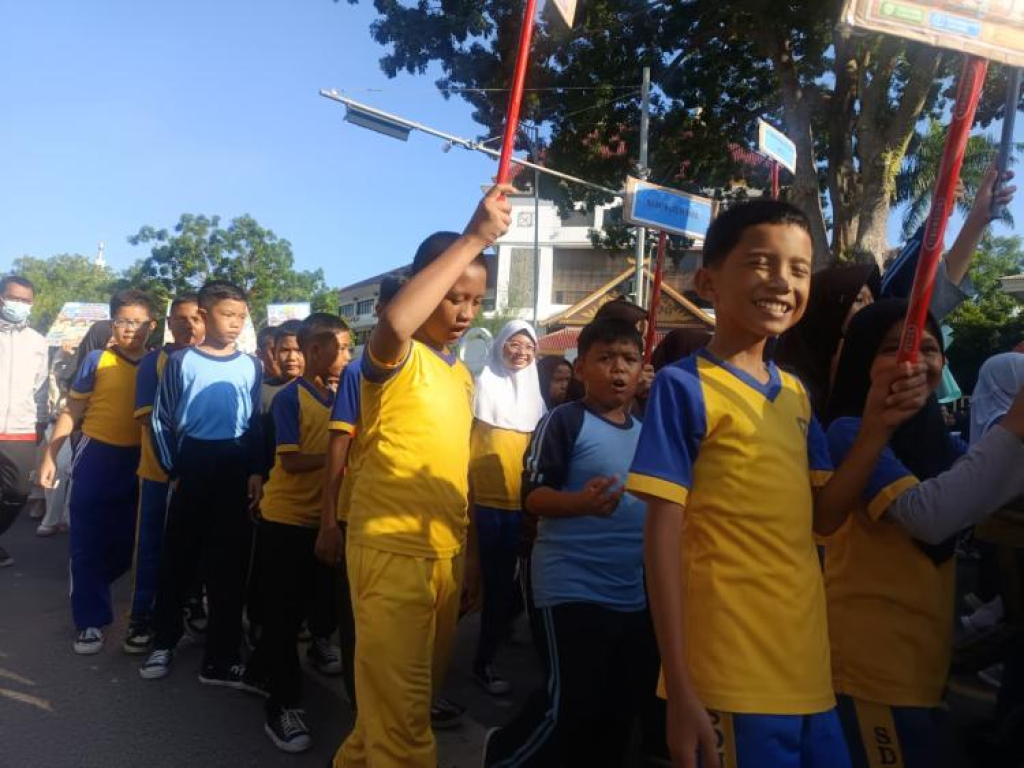 Politik Kadisdik Kota Batam Akui Kerahkan Guru dan Siswa Dukung MBG