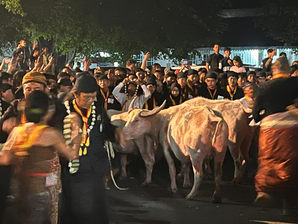 Kirab Malam 1 Suro Karaton Surakarta diikuti ribuan peserta