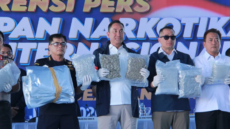 Mencengangkan! BNN Bongkar Penyelundupan 3,37 Ton Kuncup Bunga Ganja di Gresik