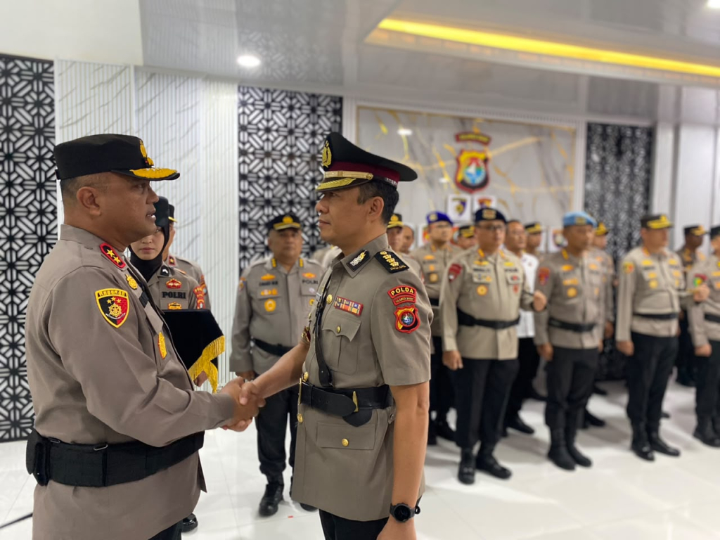 Kapolda Sulbar, Irjen Pol Adi Deriyan Jayamarta memimpin pelantikan Karolog/Istimewa