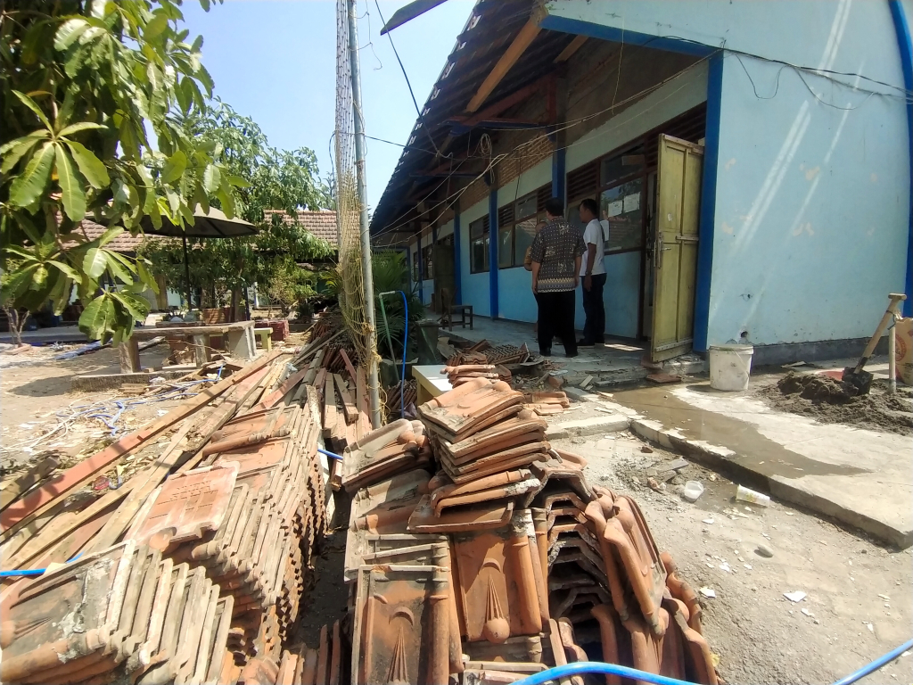 Proyek revitalisasi dari Kemendikdasmen di SMA Negeri 1 Loceret (bacasaja.id)