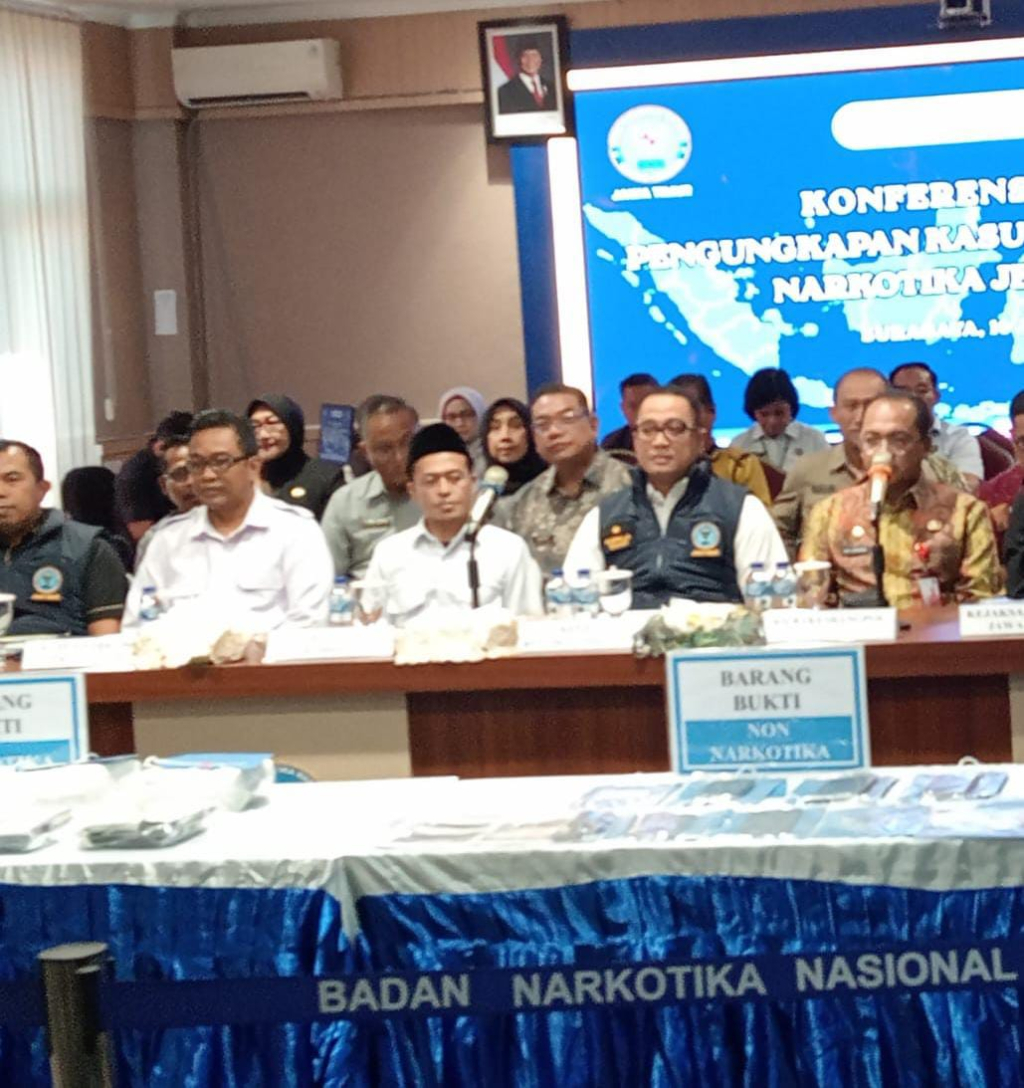 Sebanyak 5,4 kg sabu yang diamankan BNNP Jatim dalam penangkapan di Bangkalan, Madura