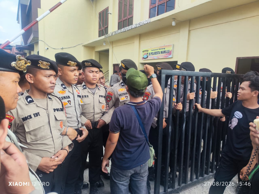 Polda Sulawesi Barat bersama jajaran Polresta Mamuju melaksanakan pengamanan secara humanis
