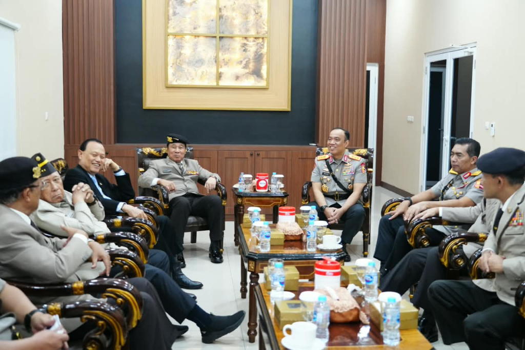 Wakapolri Komjen Pol. Prof. Dr. Dedi Prasetyo menemui para senior Polri pada Hari Juang di Mabes Polri