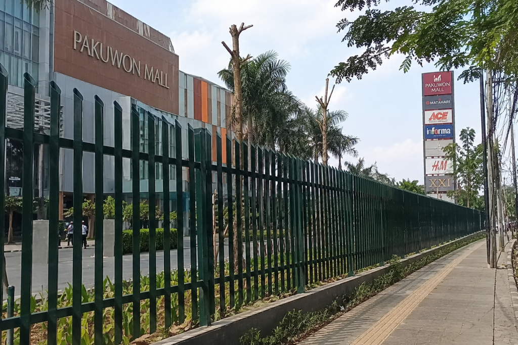 pagar baru mall milik Pakuwon Grup