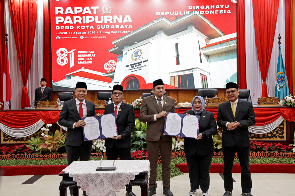 Wali Kota Surabaya Eri Cahyadi bersama Pimpinan DPRD Kota Surabaya